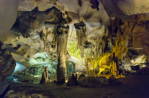 Cueva de Orlova Chuka, Rusa, Bulgaria . —  Fotos de Stock