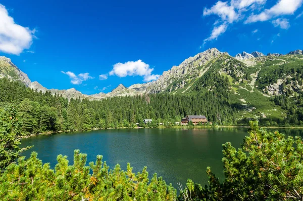 Popradske pleso perto de Strbske pleso na Eslováquia — Fotografia de Stock