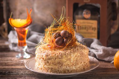 Napolyon kek vintage ahşap zemin üzerine