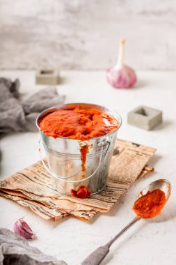 Lezzetli domates sause. Yüksek anahtar.