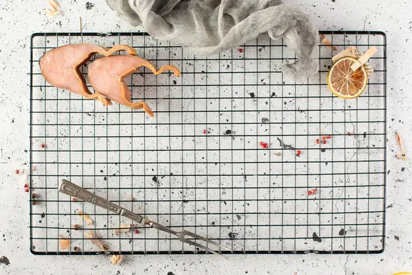 Red Fish Piece Marble Table — Stock Photo, Image