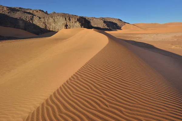 沙哈拉设计在Algeria在Tadrart Park Rock Implications Sand Dunes Desert Landscape — 图库照片