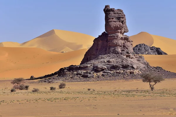 Sahara Desert Algériában Tadrart Parkban Rock Formációk Homokdűnék Desert Landscape — Stock Fotó
