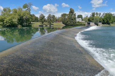 KARLOVAC, KROATIA 'DA KORANA Nehrinde SÜRÜNCÜ