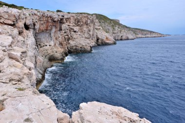 PRİTİKİNE KUTLARI VE CROATIA 'DA VIS' İN GÜNEY KUŞAĞI 'ndaki Kayalıklar.