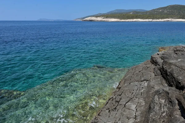 Ροκι Αγριασ Παραλια Στο Νησι Του Vis Στην Κροατια — Φωτογραφία Αρχείου