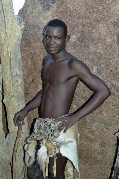 NAMIBIA ÇÖRÜNÜ. DAMARA TRIBESİ Üyeleri