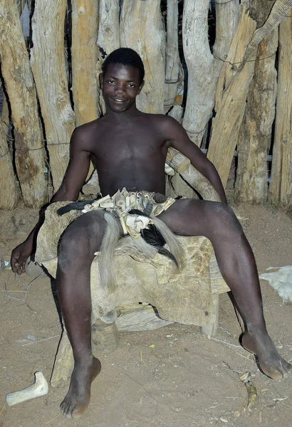 NAMIBIA ÇÖRÜNÜ. DAMARA TRIBESİ Üyeleri