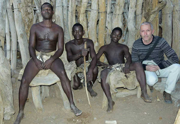 NAMIBIA ÇÖRÜNÜ. DAMARA TRIBESİ Üyeleri