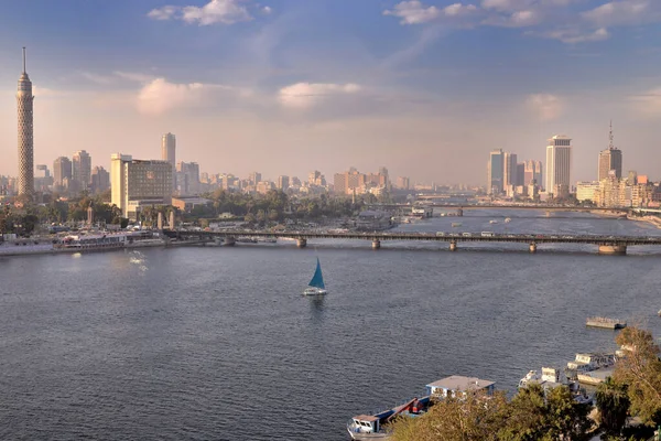CAIRO PANORAMİK NİLYE Nehrinin üzerinde