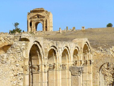 MAKTHAR, TUNISIA, ANCIENT MAKTARIS, ROMAN VE ERKEK Yıkıntıları.