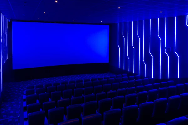 Sala Cine Vacía Con Luz Azul —  Fotos de Stock