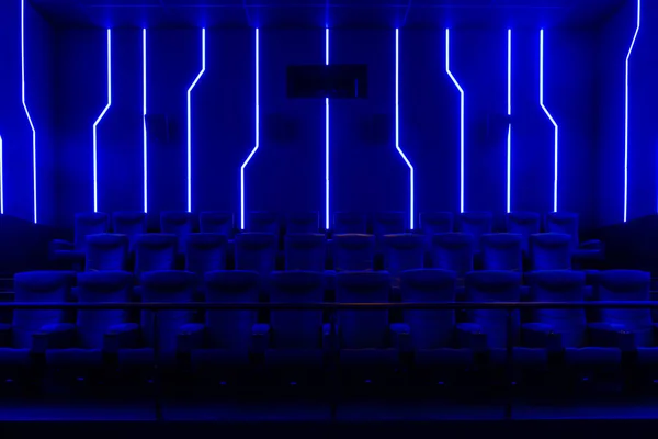 Lege Bioscoop Zaal Met Blauw Licht — Stockfoto
