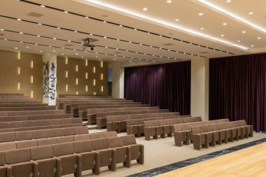 Büyük boş modern toplantı, seminer, konferans salonu