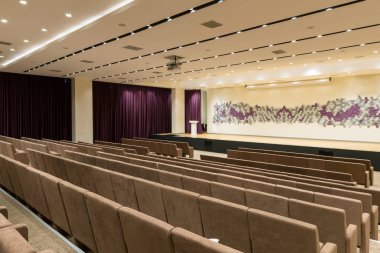 Büyük boş modern toplantı, seminer, konferans salonu