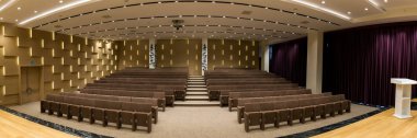 Büyük boş modern toplantı, seminer, konferans salonu