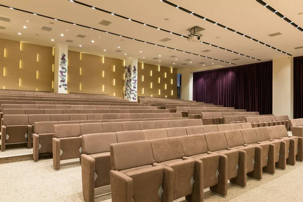 Büyük boş modern toplantı, seminer, konferans salonu