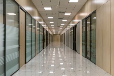 Büyük boş ofis koridor