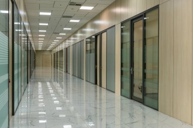 Büyük boş ofis koridor