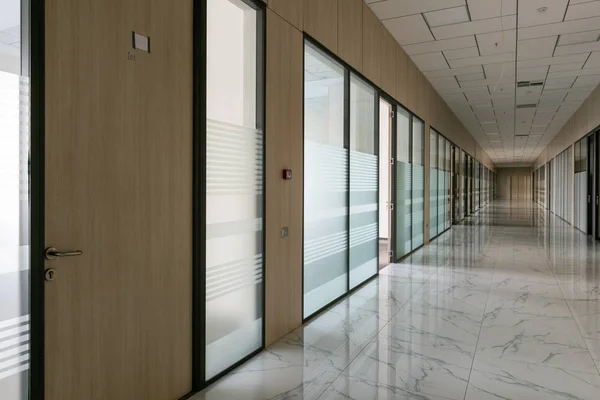 Büyük boş ofis koridor