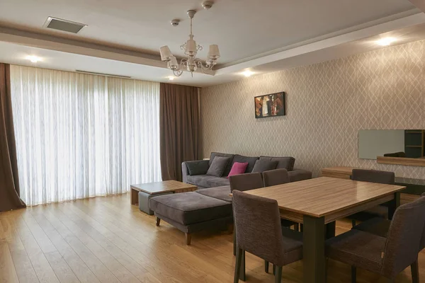 Oturma odası iç kanepe ve tablo ile