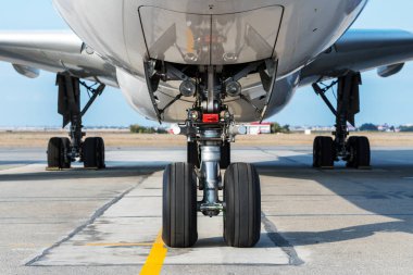 uçak iniş takımları görünümünden 