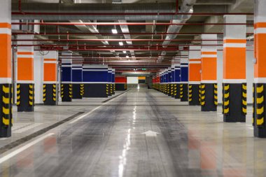 Boş Büyük Yeraltı Otoparkı