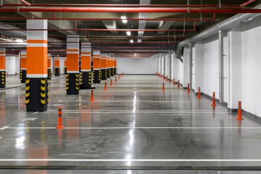 Boş Büyük Yeraltı Otoparkı