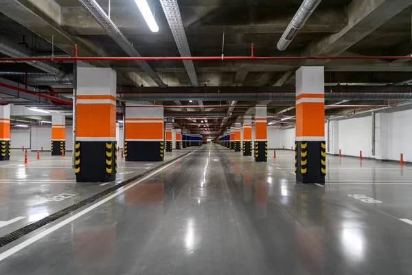 Grande Garagem Subterrânea Vazia Estacionamento Imagem De Stock