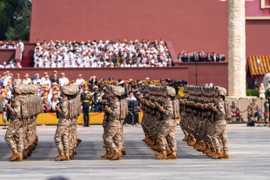 Pekin, Çin - 30 Ağustos 2025 - 80. Pekin Pekin Yıldönümü Geçidi sırasında Tiananmen Meydanı manzarası