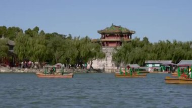 Buda 'nın Kokusu Kulesi, Yaz Sarayı, Pekin, Çin. Çince karakterler 'Buddha Koku Kulesi' diyor.