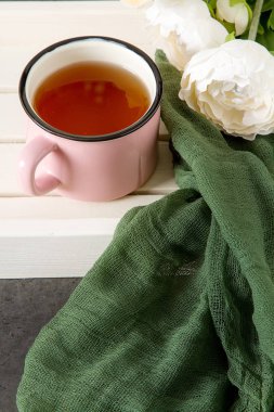 Limonlu lezzetli siyah çay. Kış akşam, rahat ev. Açık renkli