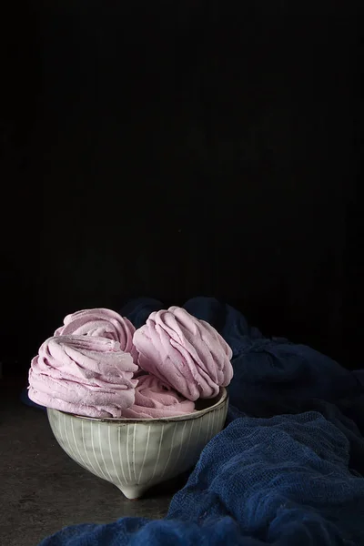 Malvaviscos Rosados Dulce Delicado Postre Fondo Oscuro — Foto de Stock