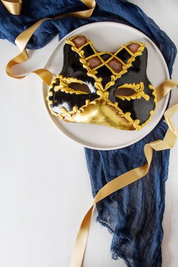 3D gingerbread, palyaço bir kedi, beyaz arka plan şeklinde.