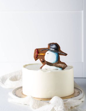 Doğum günü pastası, eğlenceli bir tatil için bir çocuk. Beyaz arka plan