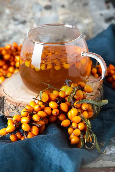 Oranžové Bobule Zralé Rakytník Vitamín Čaj Tmavé Pozadí — Stock fotografie