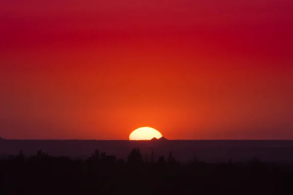 Pôr Sol Preto Vermelho Estepe Donetsk Com Pilhas Resíduos Horizonte — Fotografia de Stock