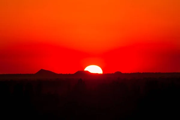 Czarno Czerwony Zachód Słońca Stepie Donieck Stosami Odpadów Horyzoncie — Zdjęcie stockowe