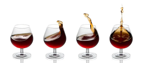 Spruzzare Bicchieri Cognac Sfondo Bianco — Foto Stock