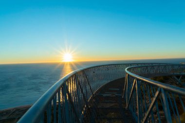 Costa Blanca 'daki Santa Pola Deniz Feneri' nin gündoğumunda Akdeniz manzarası çok güzel.