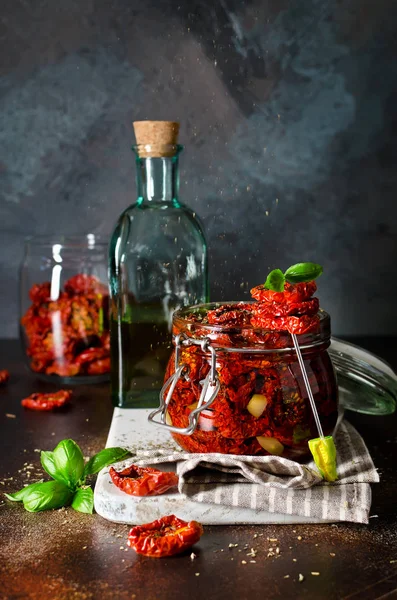 Tomates Secados Sol Con Aceite Oliva Frasco Cocción Paso Paso — Foto de Stock