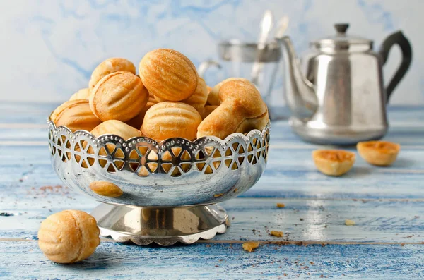 Cookies ”nötter” med kondenserad mjölk och nötter — Stockfoto