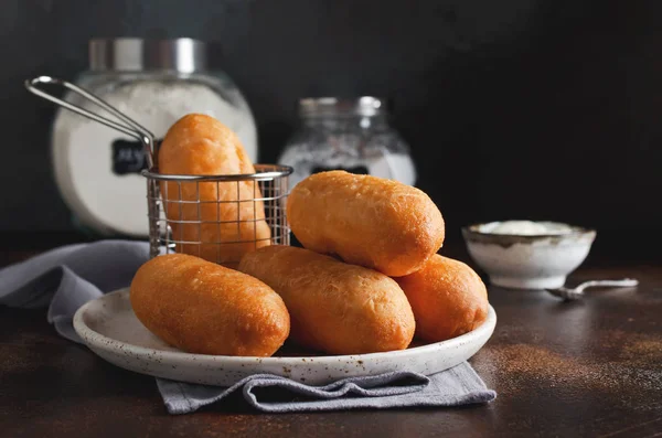 Torte fritte fatte in casa con fegato e patate — Foto Stock