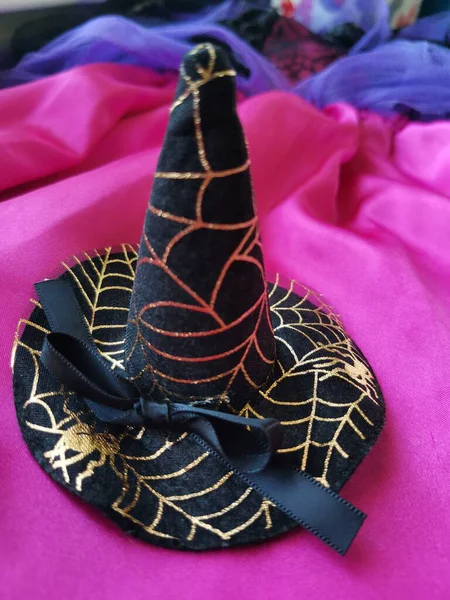 Black Hat Bow Sorceress Cobwebs Lies Background Pink Dress Halloween — Stock Photo, Image