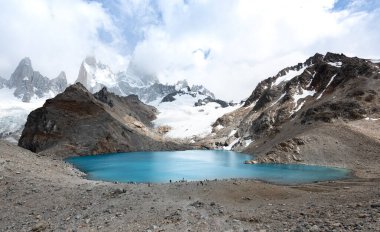 Laguna de Los Tresalong Tres ve Monte Fitz Roy 'a giden yol, Los Glaciares Ulusal Parkı, Patagonya, Arjantin