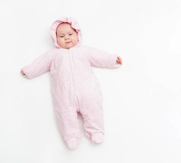 Lindo bebé vestido en general cálido para el clima frío de invierno . — Foto de Stock