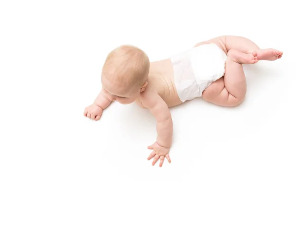 Rastejando bebê feliz isolado em branco ookinf no chão — Fotografia de Stock