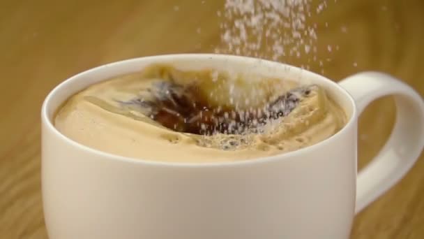 糖分掉进杯中 慢动作 — 图库视频影像