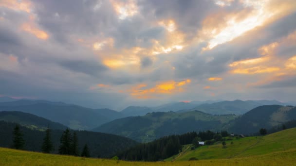 Floresta Montanhosa Fundo Pôr Sol Dramática Sunset Sky Prazo Validade — Vídeo de Stock