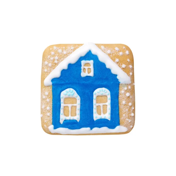 Casa hecha a mano de jengibre de Navidad azul con nieve aislada en blanco — Foto de Stock